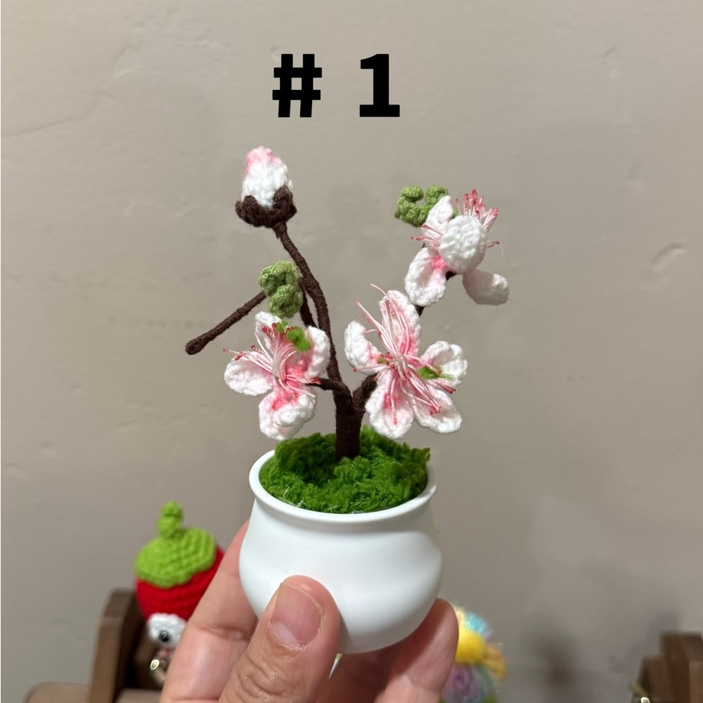 🧶Handmade Cute Mini crocheted potted flowers
